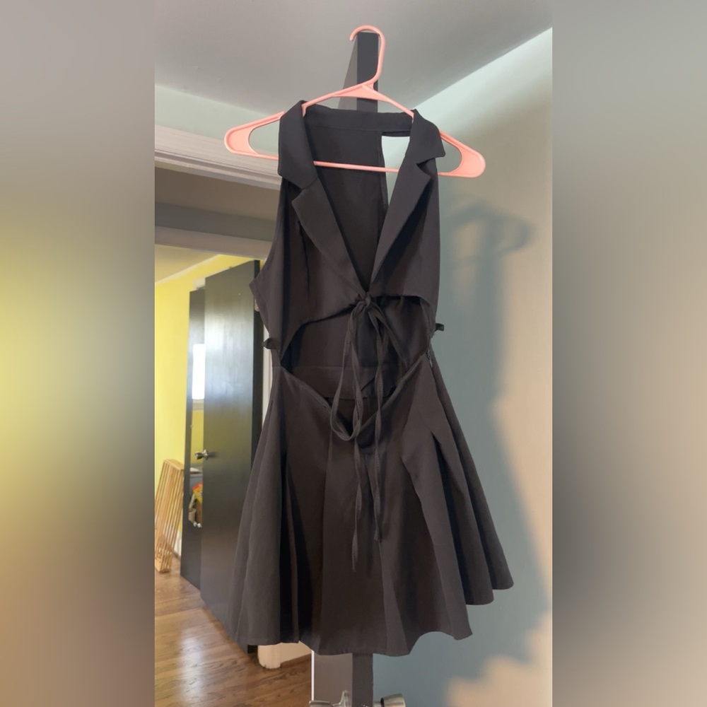 Elegant Black Sleeveless Dress